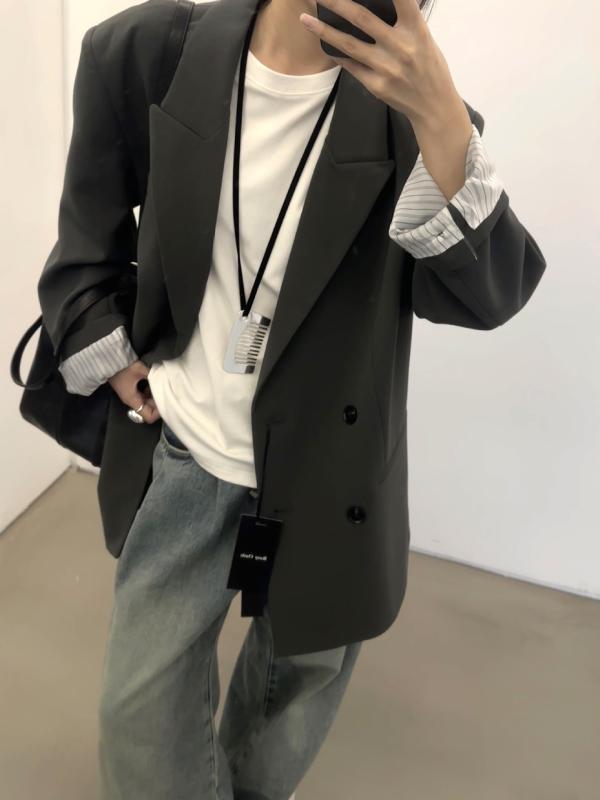 ・柄: 無地・版型: ルーズ・着丈: 普通(50-65cm)・襟型: ラペル・袖丈: 長袖・袖型: 通常・流行要素: オーバーサイズ・加工: 複合・生地: スーツ生地・主素材: ポリエステル(70-80%)・副素材: レーヨン(30%未満)...