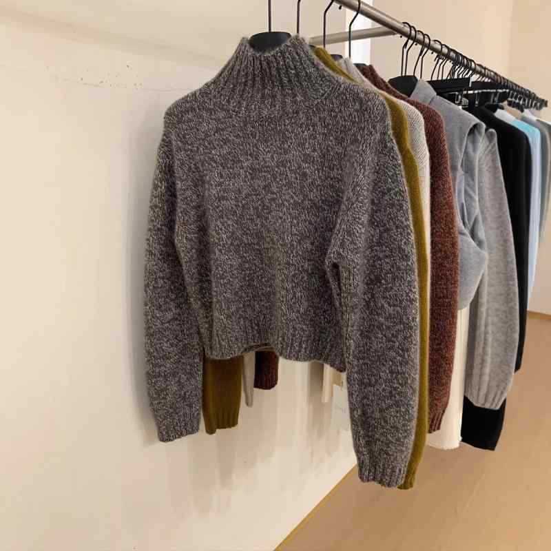 ・素材: ウール・主素材含有率: 95%以上・柄: 無地・厚み: 厚手・着用方法: プルオーバー・シルエット: ルーズ・袖丈: 長袖・袖タイプ: ドロップショルダー・首元: ハイネック・装飾: リブ・丈: ショート(40cm超50cm以下)・色: ブラック, ブラウン, ライトグレー, マスタードイエロー・サイズ: S, M, L, XL