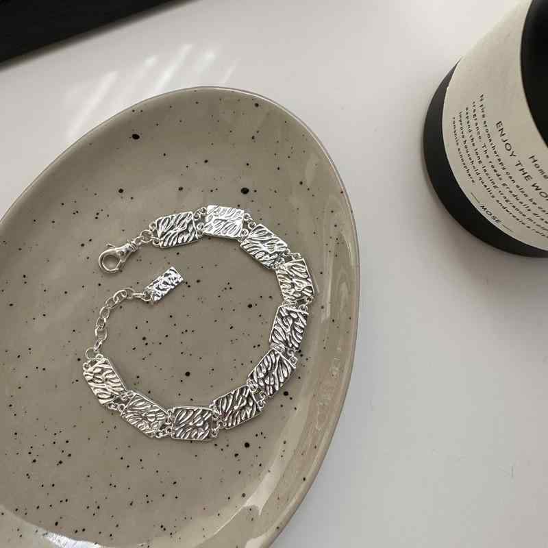 ブレスレット レディース 925純銀 幾何学デザイン ブロックテクスチャ 皺加工 ユニークスタイル インフルエンサー 肌理感 手環