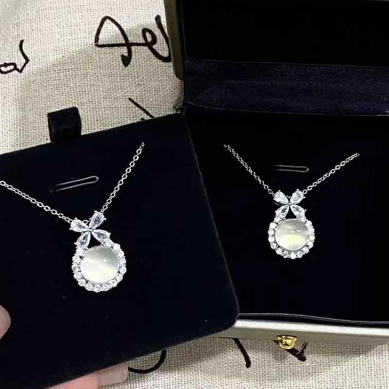 ネックレス レディース 純銀 白瑪瑙 プリンセスデザイン 高級感 ファッション コーディネート 蝶結び ..