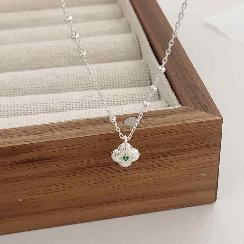 ネックレス レディース 純銀 ラッキー 四葉草 チャーム 鎖骨チェーン ジルコニア エメラルド 高級感 か..