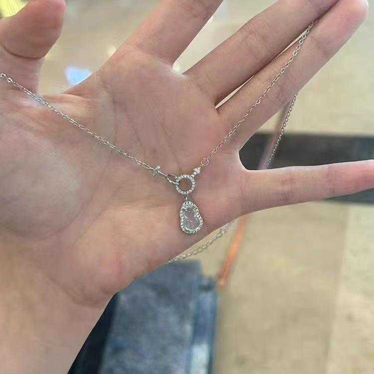 ネックレス レディース 純銀 白玉髓 ひょうたん モチーフ 高級感 鎖骨チェーン インターロック デザイ..