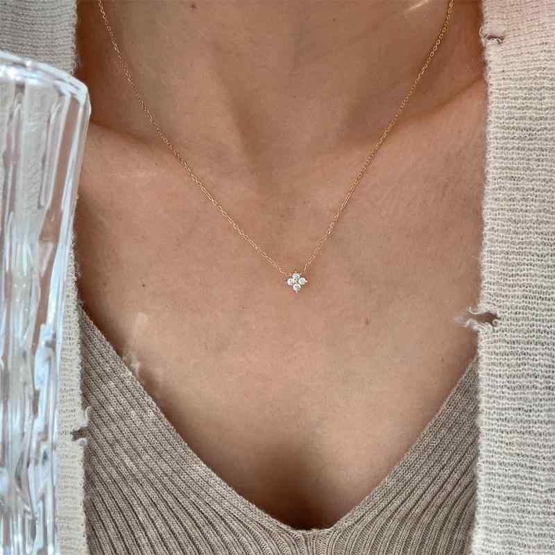 ・素材: シルバー・加工: ダイヤモンドインレイ・形状: 花柄・チェーンスタイル: 標準チェーン・ペンダント素材: 混合宝石インレイ・長さ: 41cm-50cm・色: ホワイトゴールド,ゴールド・純度: 925シルバー・流行要素: 花,花び...