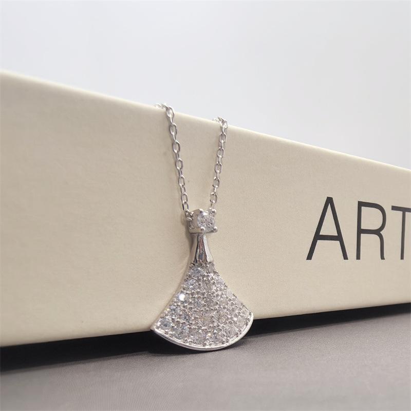 ネックレス レディース 扇形ペンダント 鎖骨チェーン 925シルバー ジルコニア 満載 高級感 デザイン フ..