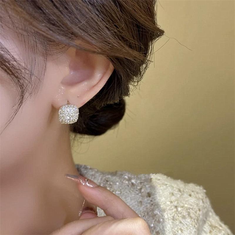 レディース イヤーカフ シルバー 925 高級感 韓国風 微細ジルコニア 埋め込み 方形 細闪 スクエア 耳飾り 気質 上品 輝き アクセサリー ファッション 日常使い シンプル 洗練