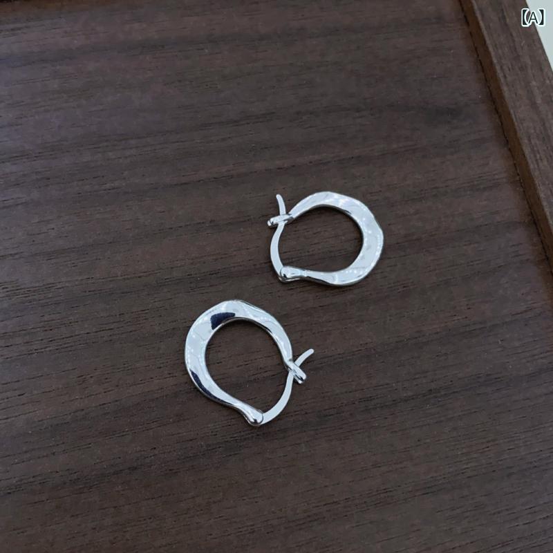 Rakuten - イヤリング レディース シルバー メビウス環 光沢加工 高級感 ユニークデザイン ファッション 耳カフ アクセサリー 純銀製 シンプル モダン 日常使い ギフト向き 洗練 繊細 揺れ感 スタイリッシュ トレンド