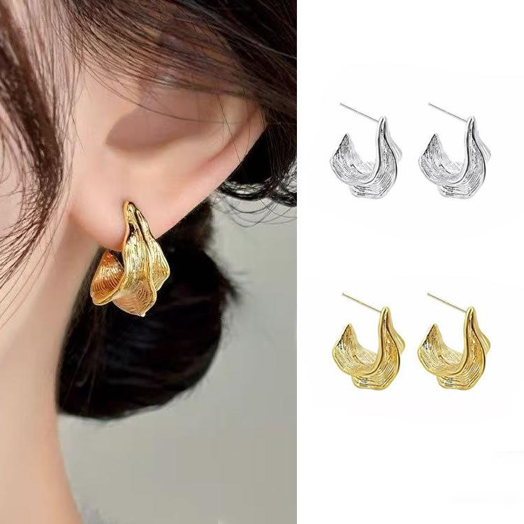 レディース ピアス 葉っぱモチーフ 不規則デザイン オープニング クールスタイル メタル シルバー 質感 トレンド イヤースタッド アクセサリー 耳飾り