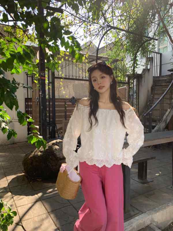 ブラウス レディース 春夏 オフショルダー レース 刺繍 フレンチ かわいい フェミニン エレガント 花柄 肩出し ロマンチック パリ風 上品 華奢 セクシー デザイン