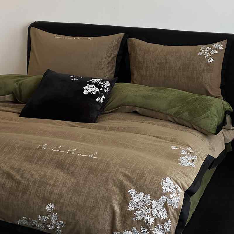 {"result": "秋冬 寝具セット 暖か 厚手 再生繊維 植物花柄 金箔風 復古デザイン 保暖 ..