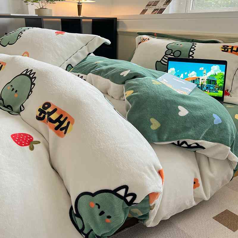 秋冬寝具セット 厚手フランネル 再生繊維 4点セット ベッドカバー シーツ 掛け布団カバー 双面使用 暖か素材 起毛加工 ベッドルーム用 ファミリー向け 柔らかタッチ 高級感 吸湿性 速乾性 コットン混 ピンク系 カラー 軽量設計 通年対応 部屋着代わり