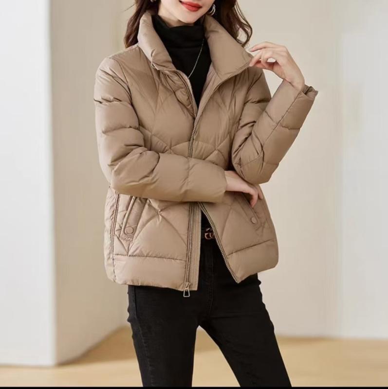 ダウンジャケット レディース 秋冬 ショート丈 軽量 白鴨ダウン スリムフィット スタイリッシュ 小柄対応 ファッション コート 防寒 保温 暖か 軽やか 細身 流行 人気 トレンド 着こなし