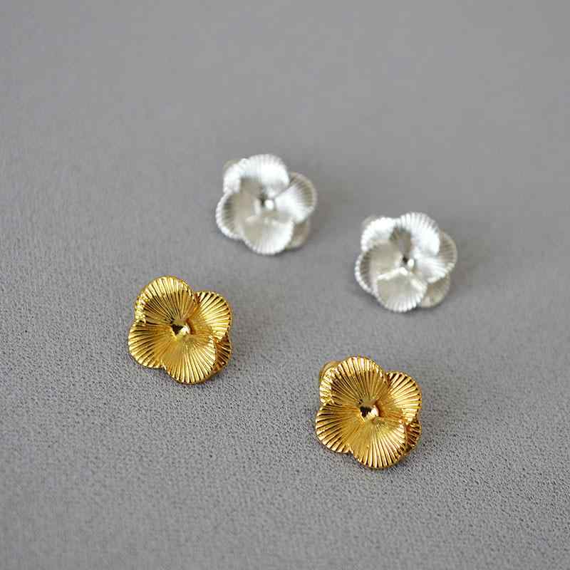 乐天商城 - ピアス レディース 立体 四つ葉のクローバー 花モチーフ 真鍮 金メッキ 925シルバー 金属 クール風 個性派 日韓風 インスピレーション 女性用 イヤリング 耳飾り ファッションアクセサリー