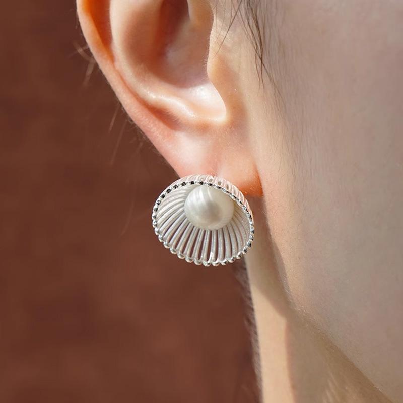 レディース イヤリング 金メッキ 鳥かご デザイン クール スタイル 高級感 パール イヤースタッド ニッチ アクセサリー 耳飾り 軽奢 気質 個性