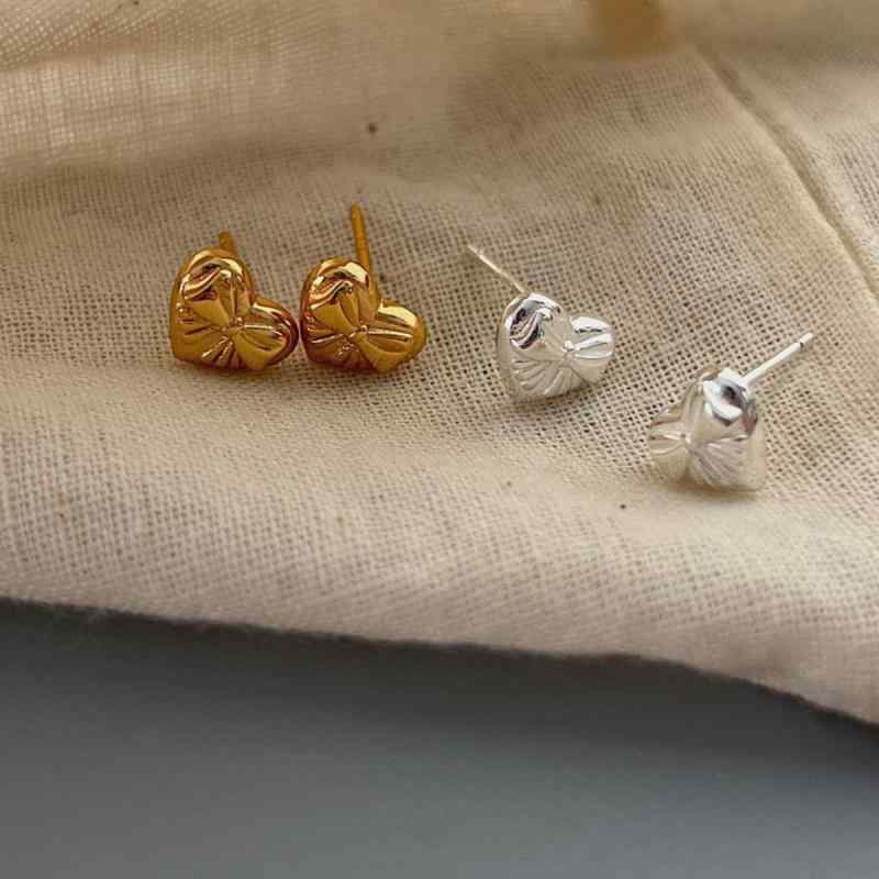 ピアス レディース 純銀 ハート型 かわいい INS風 取り外し不要 寝るときOK 気質 甘美 ネット有名人風 スタッド シンプル フェミニン 日常使い アクセサリー シルバー 女性向け 耳飾り トレンド デイリー