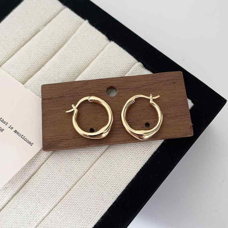 レディース ピアス イヤリング 925シルバー レトロ デザイン 高級感 クール ファッション スタッド イヤーカフ ニッチ 復古風 耳飾り アクセサリー 女性用 シンプル モダン シルバーアクセ