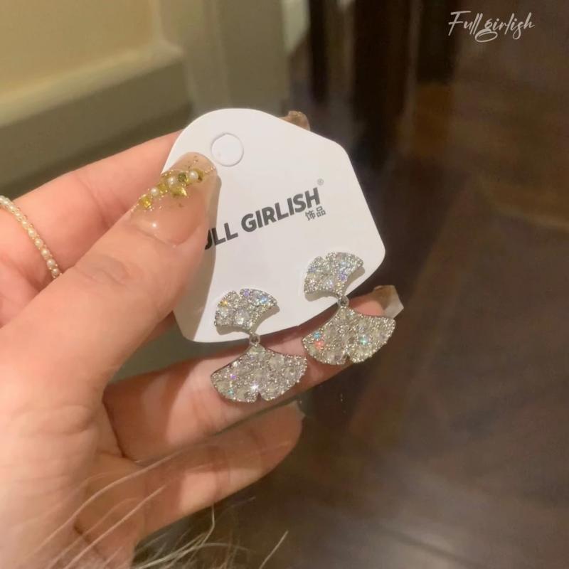 イヤリング レディース 銀杏葉 モチーフ キラキラ 925シルバー 高級感 スタイリッシュ 精緻 百搭 アク..