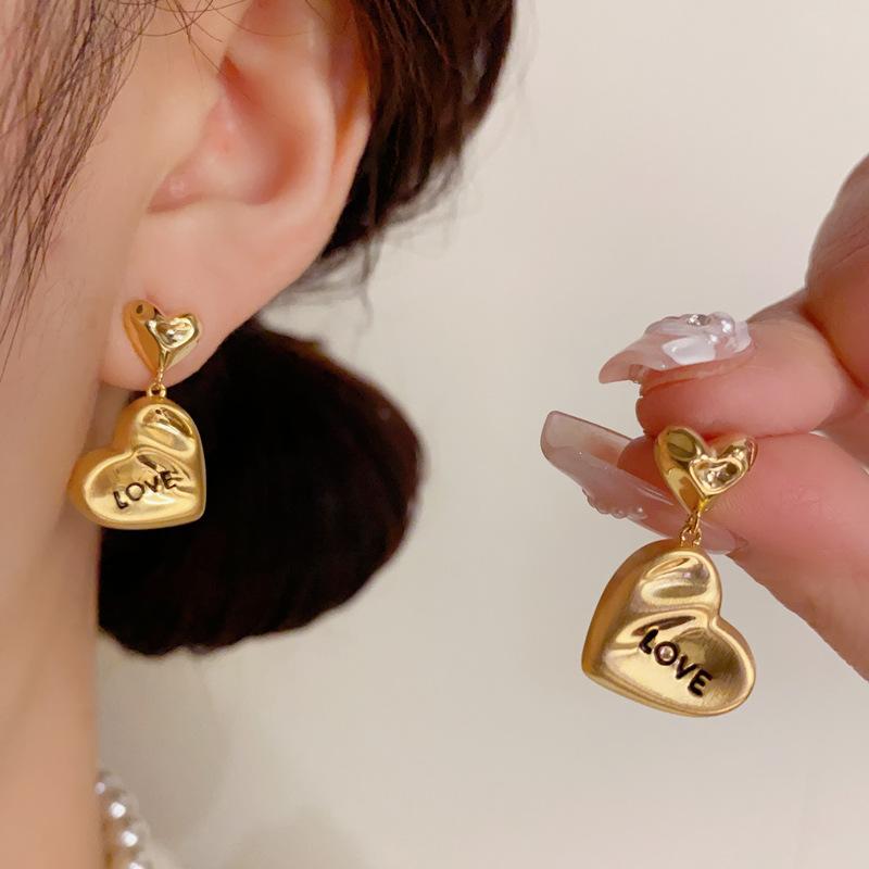 イヤリング レディース 925シルバー レトロ 個性 独特デザイン メタル ハート アルファベット シンプル ファッション 日常使い アクセサリー ピアス風