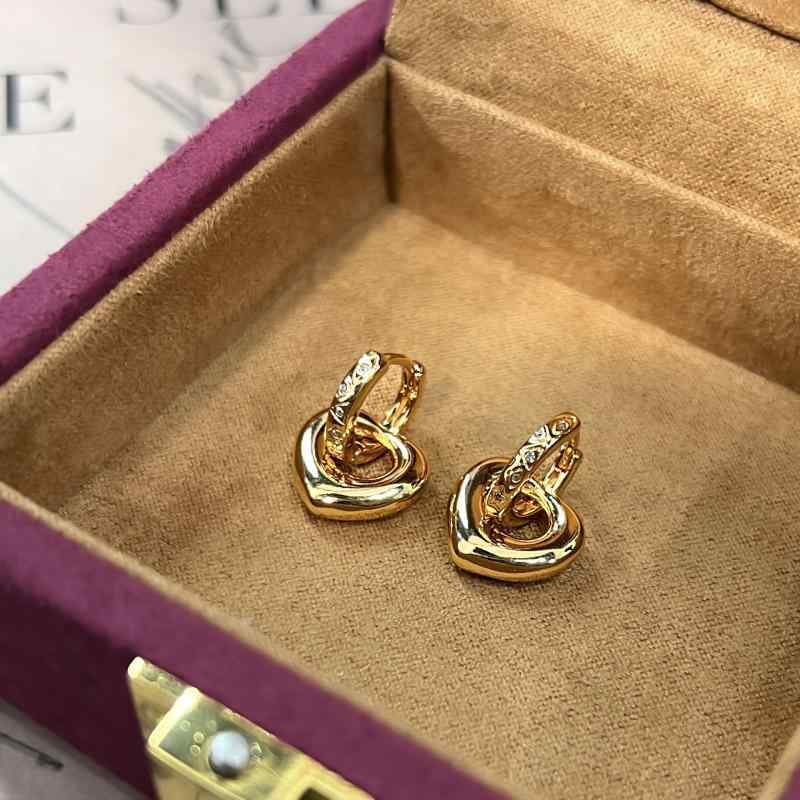 耳环 - レディース イヤーカフ 金色 ハートモチーフ 光沢 繊細 デザイン 金属 高級感 かわいい ファッション 百搭 アクセサリー 耳飾り 通勤 デート カジュアル スタイル ユニーク