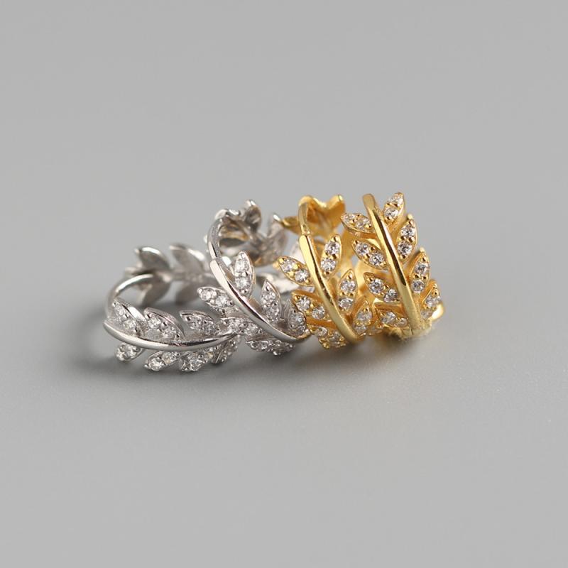 イヤリング レディース 925シルバー 高級感 オリーブの葉モチーフ ジルコニア埋め込み 丸型デザイン エ..