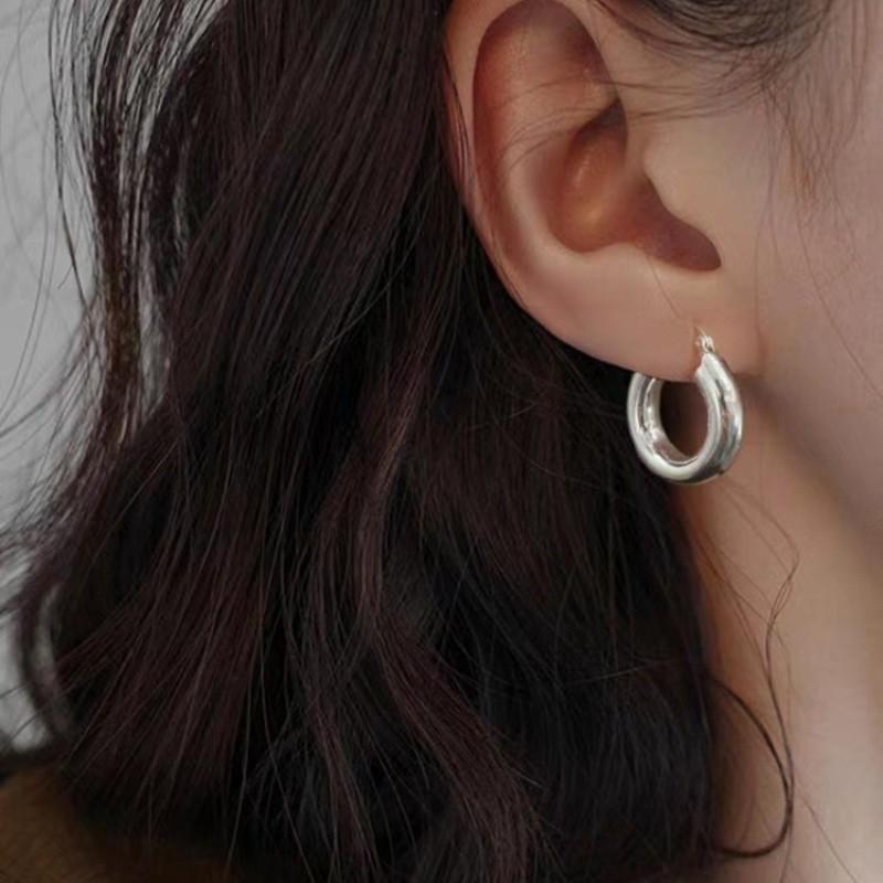 イヤリング レディース 純銀 高級感 フレンチスタイル ジオメトリック 丸型 ヒップホップ 耳カフ シン..