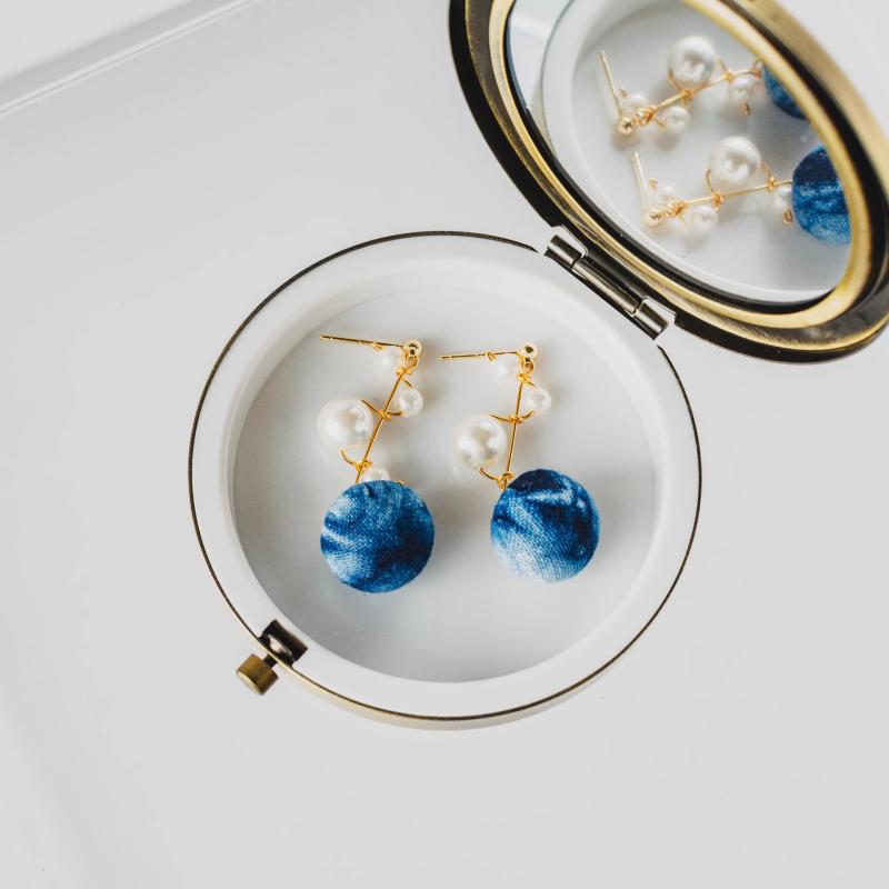 ピアス レディース 手作り 藍染め 貝殻ビーズ 14Kゴールドプレート パール エレガント エスニック風 ア..