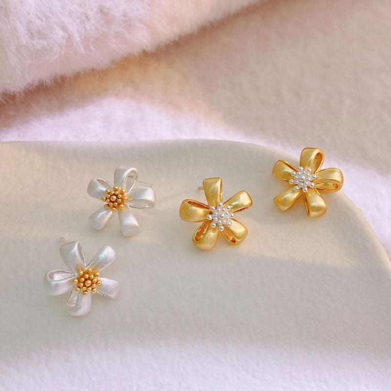 レディース イヤリング ピアス かわいい 韓国風 マット シルバー 花 デザイン コントラストカラー 高級感 ファッション 耳飾り アクセサリー 軽量 日常使い