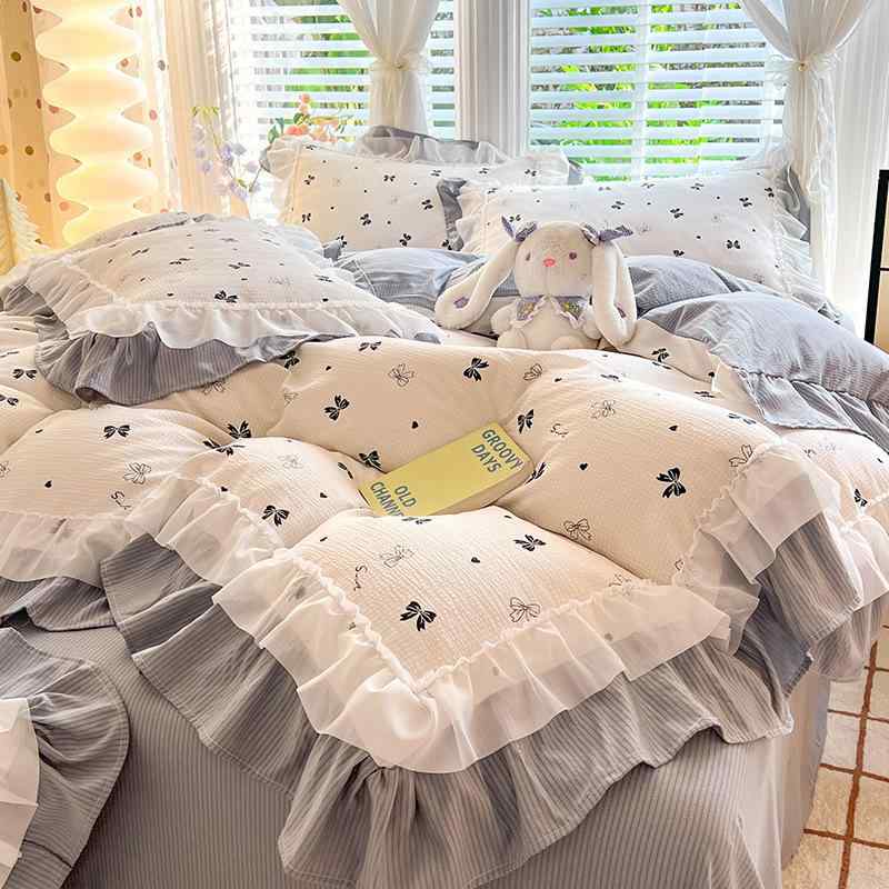 寝具セット プリンセス風 掛け布団カバー ベッドシーツ ベッドスカート 4点セット 綿素材 レース付き 厚手 洗える かわいいデザイン 日常使い 快適 ベッドリネン シーツカバー 布団カバー ベッド周り インテリア 寝室用 柔らかい 肌触り良い 家庭用