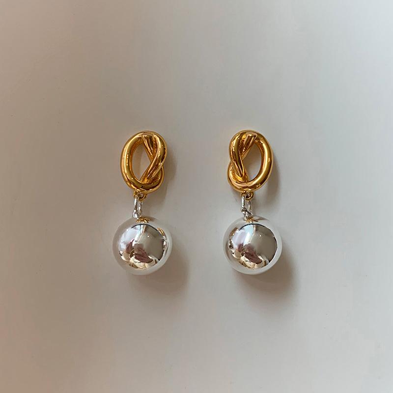 レディース イヤリング メタル 丸球 吊り下げ ゴールド シルバー コントラスト 結び目 銀針 スタッド 高級感 ユニーク デザイン 日常使い アクセサリー