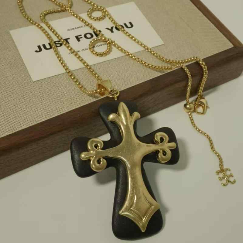レディース ロングネックレス 十字架 流星 モチーフ 木製 合金 ブラックゴールド レトロ イヤリング セット 高級感 ニットチェーン アクセサリー
