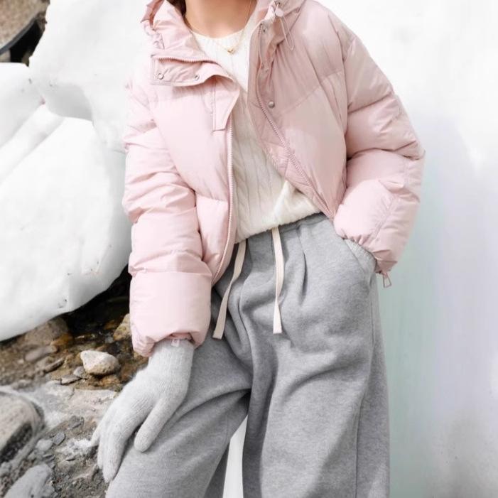 秋冬 レディース ダウンジャケット 短丈 フード付き ルーズフィット インフルエンサー スタイル 白鸭ダウン 軽量 暖か かわいい シルエット 日常使い 通勤 吸湿速乾 再生繊維 混紡