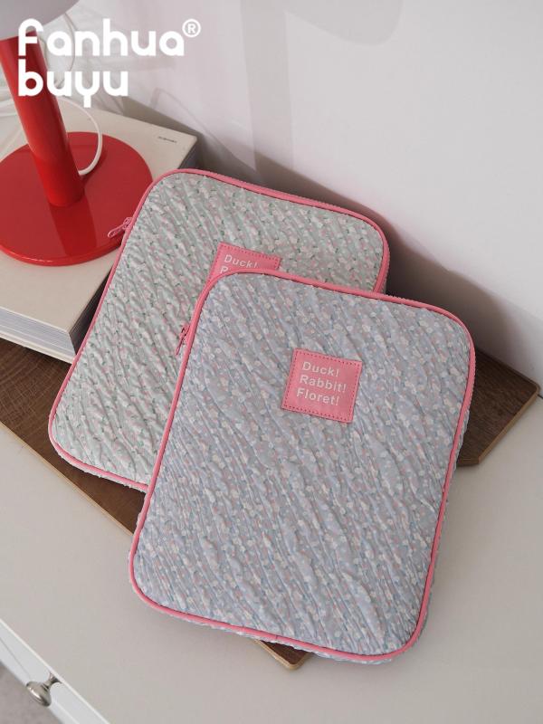 レディース iPad タブレットケース 韓国風 花柄 保護 収納 ポーチ 防震 衝撃吸収 クッション ポータブル かわいい 清新 デザイン 36cm 対応 軽量 持ち運び バッグ インナー 付き スタイリッシュ ガジェット アクセサリー