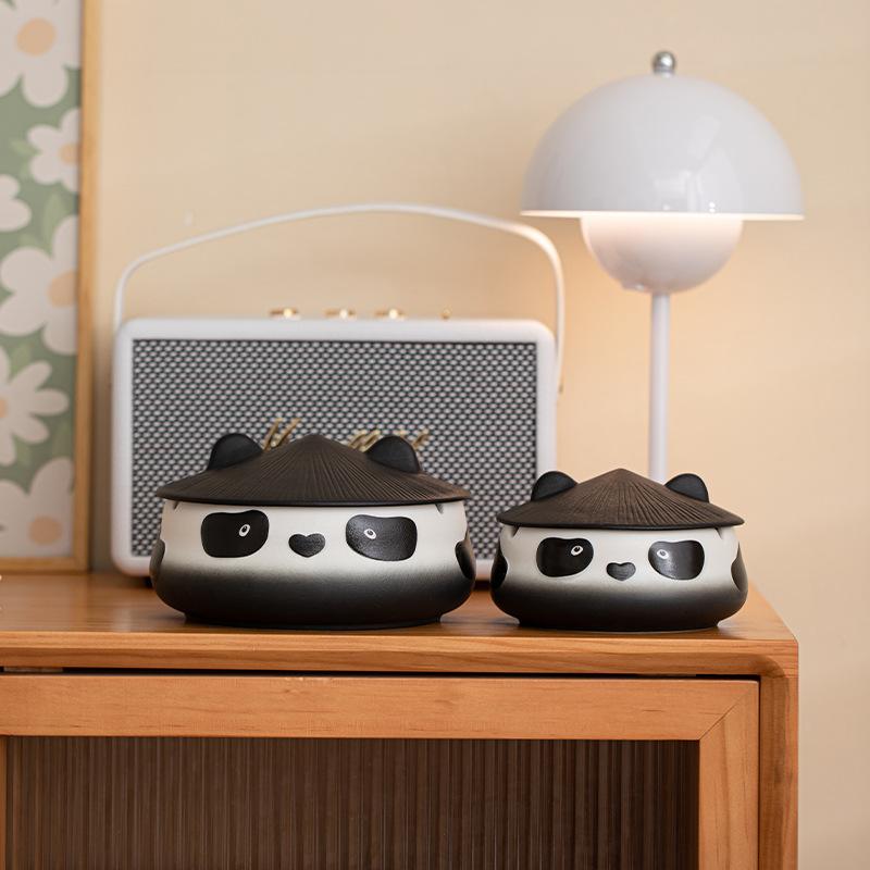灰皿 家用 オフィス パンダ デザイン かわいい 陶器 蓋付き 防灰飛散 インテリア デコレーション セラミック クリエイティブ 萌えキャラ 飾り物 ユニセックス 日常使い 機能的 スタイリッシュ 置き型 卓上 収納便利 煙草 アクセサリー 趣味 コレク