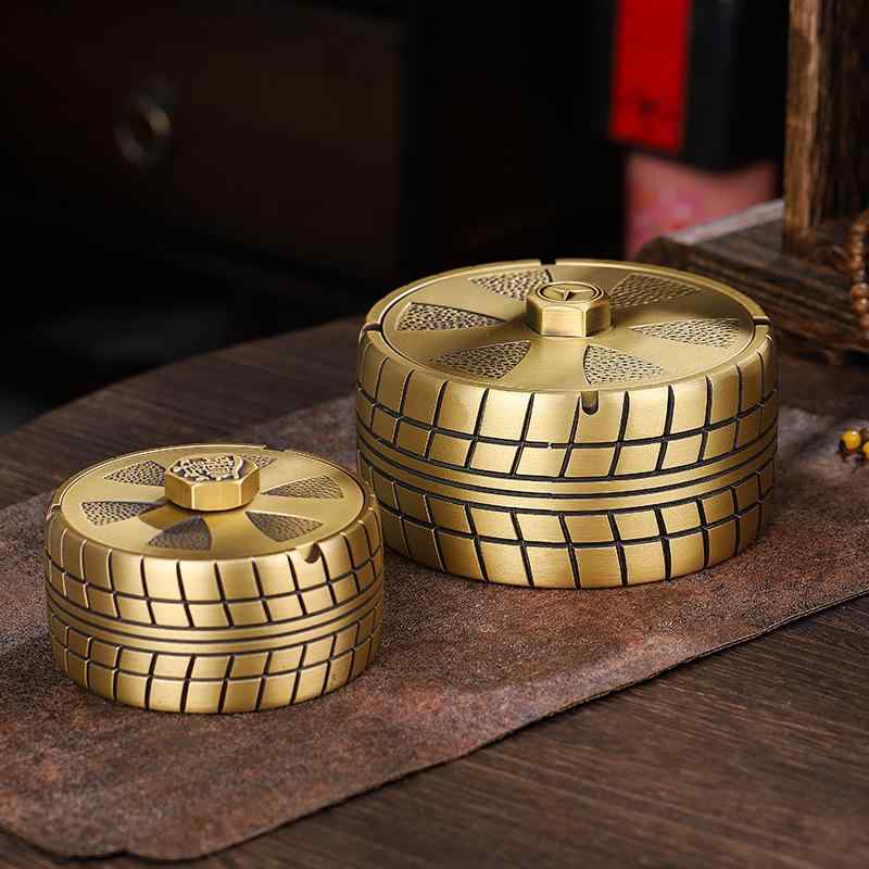 灰皿 オフィス用 家庭用 真鍮製 タイヤ型 蓋付き 個性的 工芸品 デスクトップ インテリア スタイリッシ..