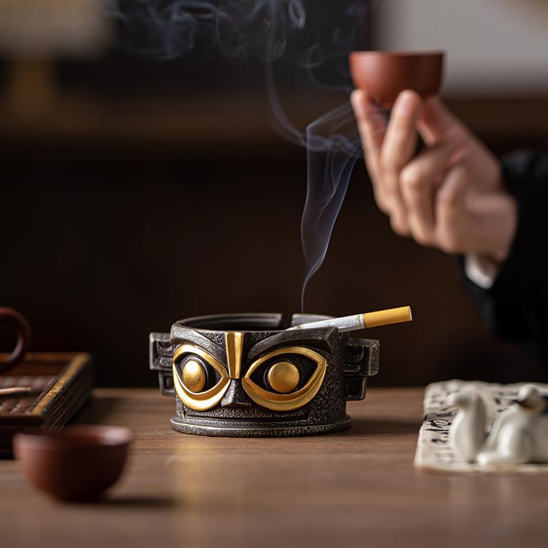 灰皿 家庭用 陶器製 卓上 置物 レトロ 面具 デザイン 防飛煙 室内 インテリア 雑貨 クリエイティブ デスクトップ アクセサリー ユニセックス 通年 再生素材 風合い 耐久性 高級感 モダン 芸術品 コレクション ギフト アイデア ユニーク スタイル