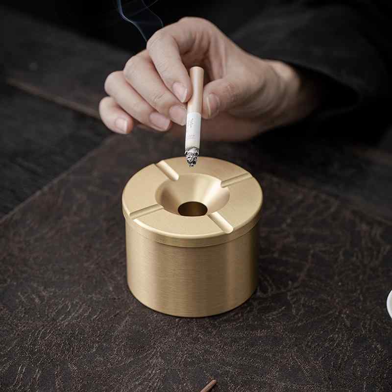 灰皿 黄銅製 蓋付き 高級感 家庭用 リビングルーム ホテル専用 茶卓 コーヒーテーブル オフィスデスク 灰飛散防止 防塵 インテリア雑貨 デスクトップアクセサリー スモーキンググッズ