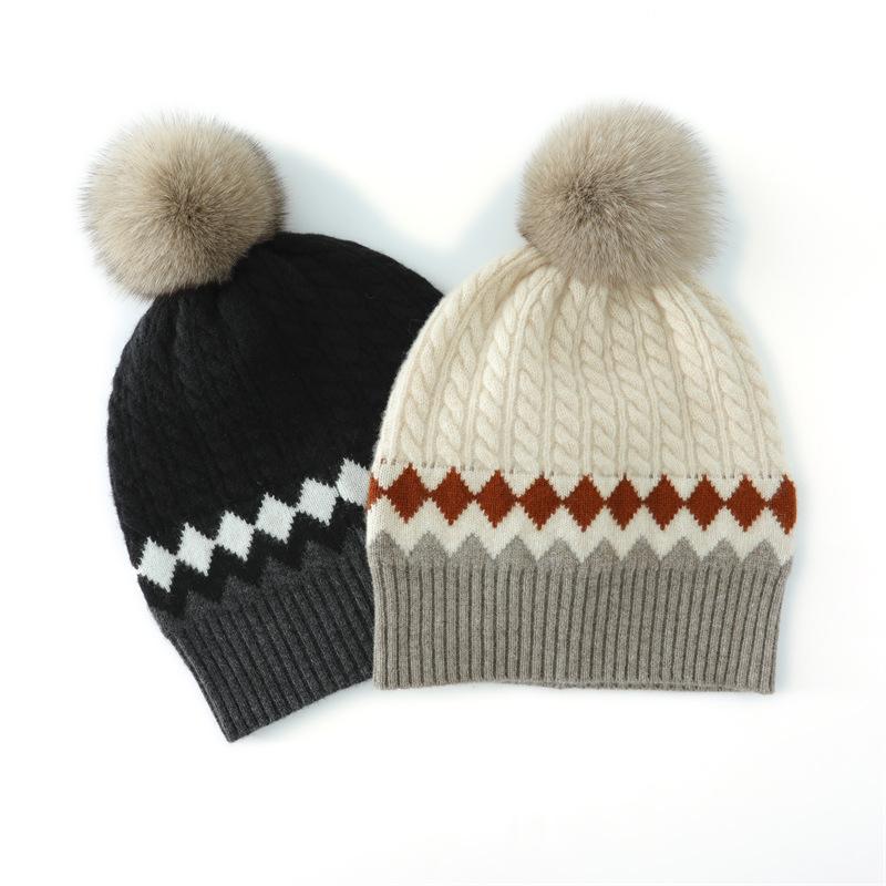 ・生地: ウール・成分: ウール100%・カラー: ブラック,ベージュ・サイズ: フリーサイズ（50-60cm）・トップ形状: 丸型・つば形状: なし・加工: ニット・機能: 保温