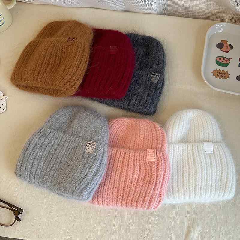 ・主素材: ラビットファー96%以上・副素材: その他10%以下・カラー: ダークグレー,ライトグレー,ワインレッド,オフホワイト,ピンク,キャラメル・サイズ: フリーサイズ・帽頂形状: 鐘型・帽檐形状: ノーブリム・加工: ニット・機能: 保温