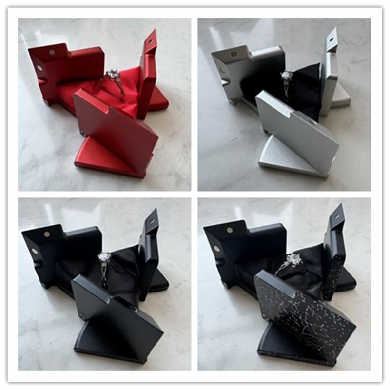 ・素材: アルミ合金、アルミマグネシウム合金・サイズ: 4.4×4.4×4.4cm・カラー: 赤、銀、黒、星空黒、星空赤・用途: リング類包装・適用場面: プロポーズ、婚約、結婚、告白