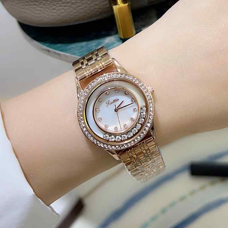 ・表示方式: 針・対象: 女性・スタイル: ファッション・防水性能: 30m・ムーブメント: 石英・厚さ: 9mm・ケース径: 32mm・リューズ: ねじ込み式・風防: ミネラルガラス・留め具: 針式・留め具素材: ステンレス・ベルト素材:...