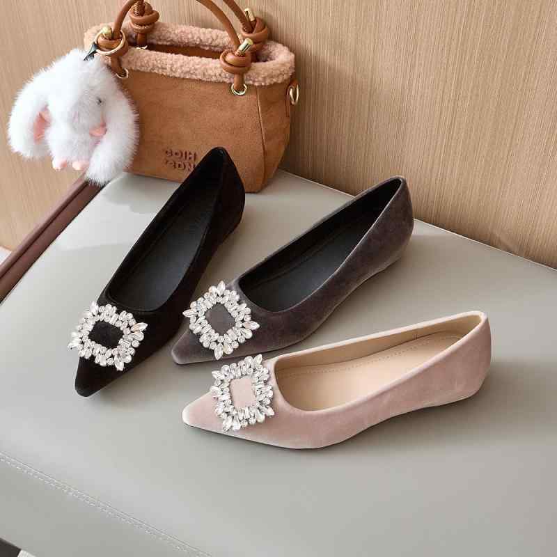 フラットシューズ レディース 内増高 ポインテッドトゥ 平底 羊革 ラインストーン イージーオン 春夏 気質 エレガント 日常使い 軽量 通勤 吸湿速乾 ハイヒール風