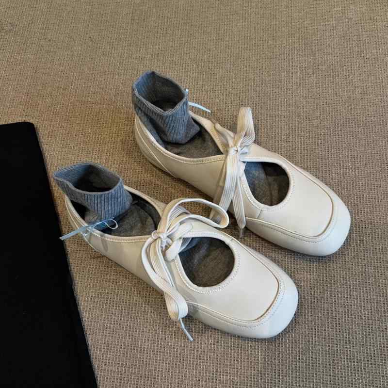 メアリージェーンシューズ レディース 本革 フラットシューズ レトロ スクエアトゥ ストラップ付き ロ..