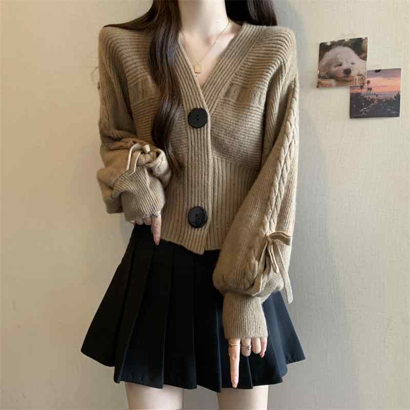 秋冬 レディース Vネック ニットカーディガン ショート丈 かわいい 小香風 焼き栗カラー コーディネート 軽量 吸湿速乾 日常使い 通勤 トップス 切り替えデザイン 高級感