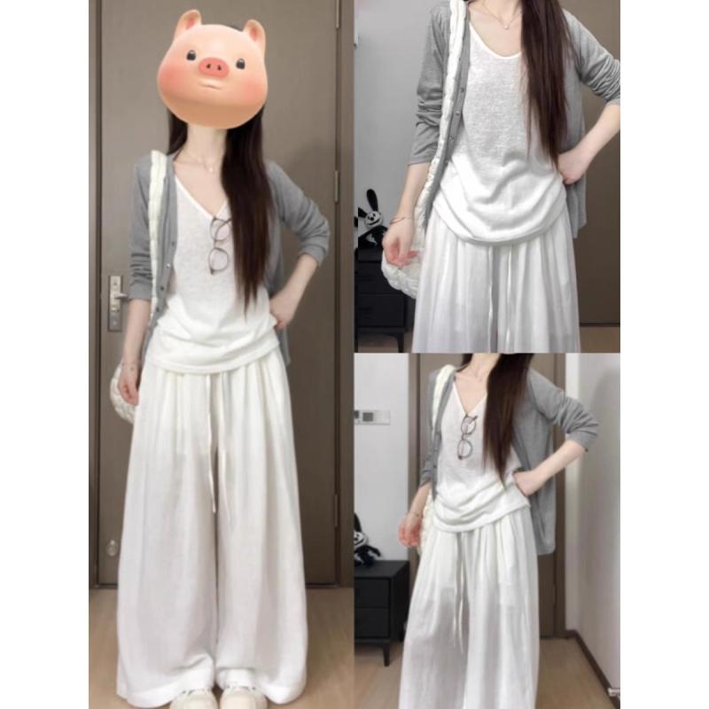 ・加工: ノンアイロン処理・素材: ポリエステル・ポリエステル含有率: 30%-50%・色: グレー, 白・サイズ: M(35-55kg), L(55.5-62.5kg)・袖丈: 長袖・袖型: 通常袖・対象: 女性・スタイル: 通勤・タイプ...