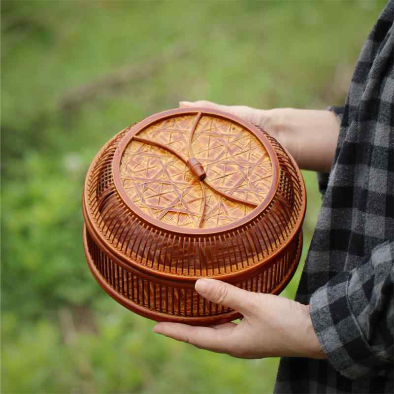 和風 竹編み 収納かご 蓋付き 果物バスケット 干し果物かご 茶具収納 漆塗り 工芸品 インテリア雑貨 家庭用 ナチュラル素材 伝統工芸 飾り立て 実用性 耐久性 軽量 手作り風 自然素材 食器入れ ディスプレイ