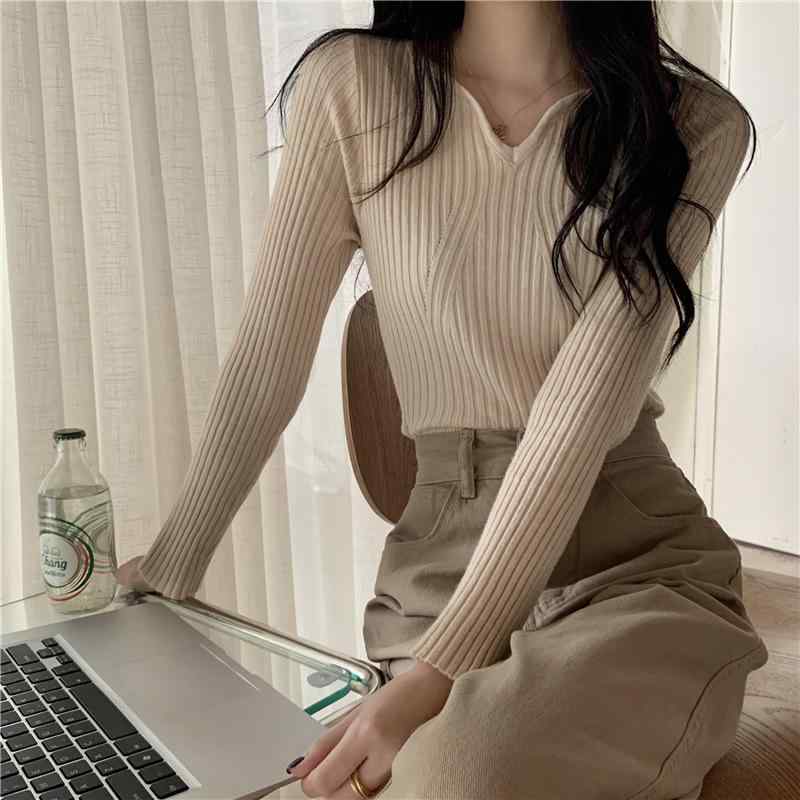 ・パターン: 無地・組み合わせ: 単品・シルエット: スリム・袖型: ストレート・襟型: Vネック・袖丈: 長袖・着丈: 短め(40cm<着丈≤50cm)・色: アンズ、白、黒、グレー、ブラウン、オートミール・サイズ: S,M,L・着...