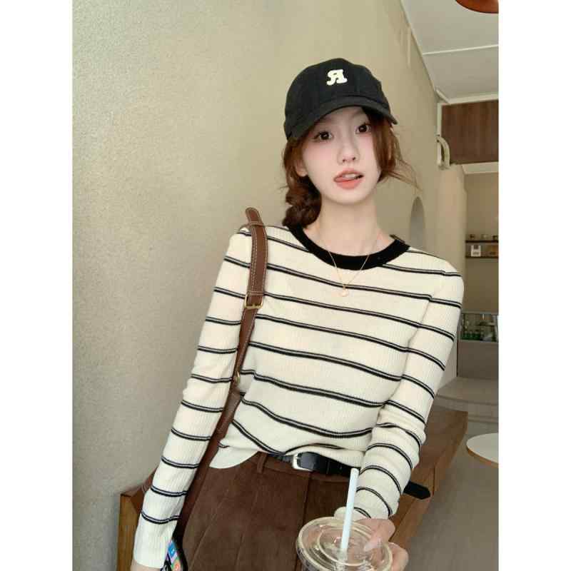 ニットセーター レディース 春夏 コントラストストライプ 長袖 インナートップス 韓国風 若々しい 個性的 ニッチデザイン 減齢 ベース..
