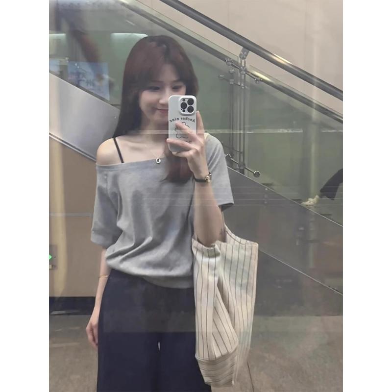 ・素材: ポリエステル・ポリエステル含有率: 30%～50%・スタイル: プルオーバー・袖丈: 短袖・加工: ノーアイロン・版型: ルーズ・着丈: 普通 (50cm超～65cm)・襟型: ボートネック・袖型: 普通袖・デザイン: 無地・色:...