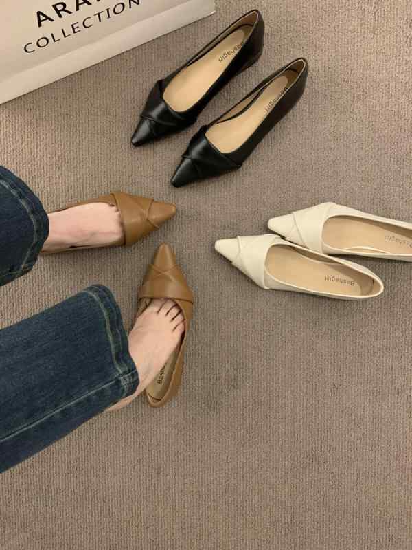 ・つま先形状: ポインテッド・アッパー素材: マイクロファイバー・スタイル: シンプル・対象性別: 女性・ヒール高: 1-3cm・パターン: ソリッド・カラー: ブラック,ベージュ,ブラウン・サイズ: 35,36,37,38,39・アウトソ...