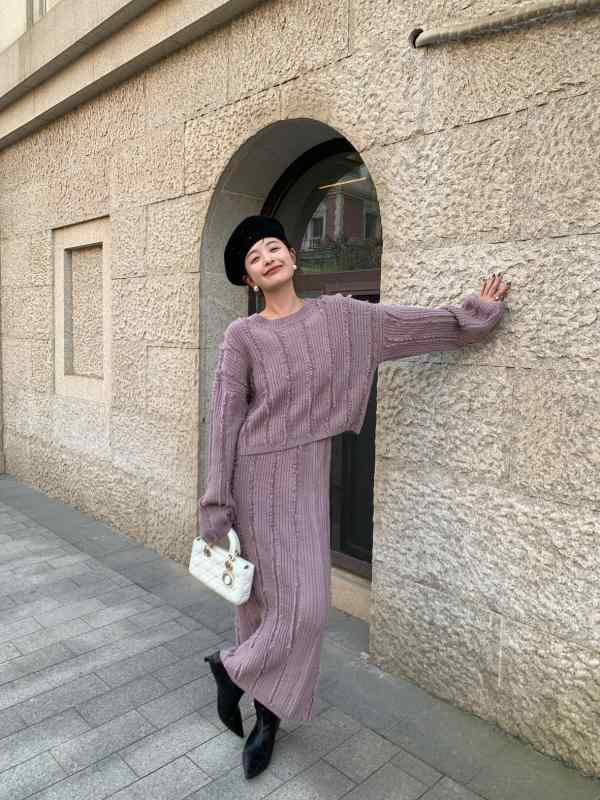 秋冬 レディース ニットスカート 包臀 デザイン 毛羽立ち エッジ スリムライン 上品 スタイリッシュ 暖か コーデ アイテム 通勤 秋冬ファッション 膝丈 女性用 ニット 生地 柔らか 着心地 良い 膝下 ロングスカート ミディ 丈 人気 スタイル 気