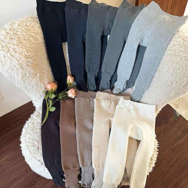 ・素材: コットン95%以上・対象: 女児・タイプ: スポーツソックス・筒丈: パンツタイプ・厚さ: 厚手・柄: 無地・カラー: ホワイト,ブラックグレー,ブラック,グレー,ベージュ,ラテ,ライトグレー,ダークグレー,ライトブルー,オートミ...